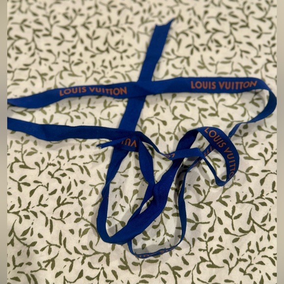 Louis  Vuitton Authentic Ribbon - Picture 2 of 2